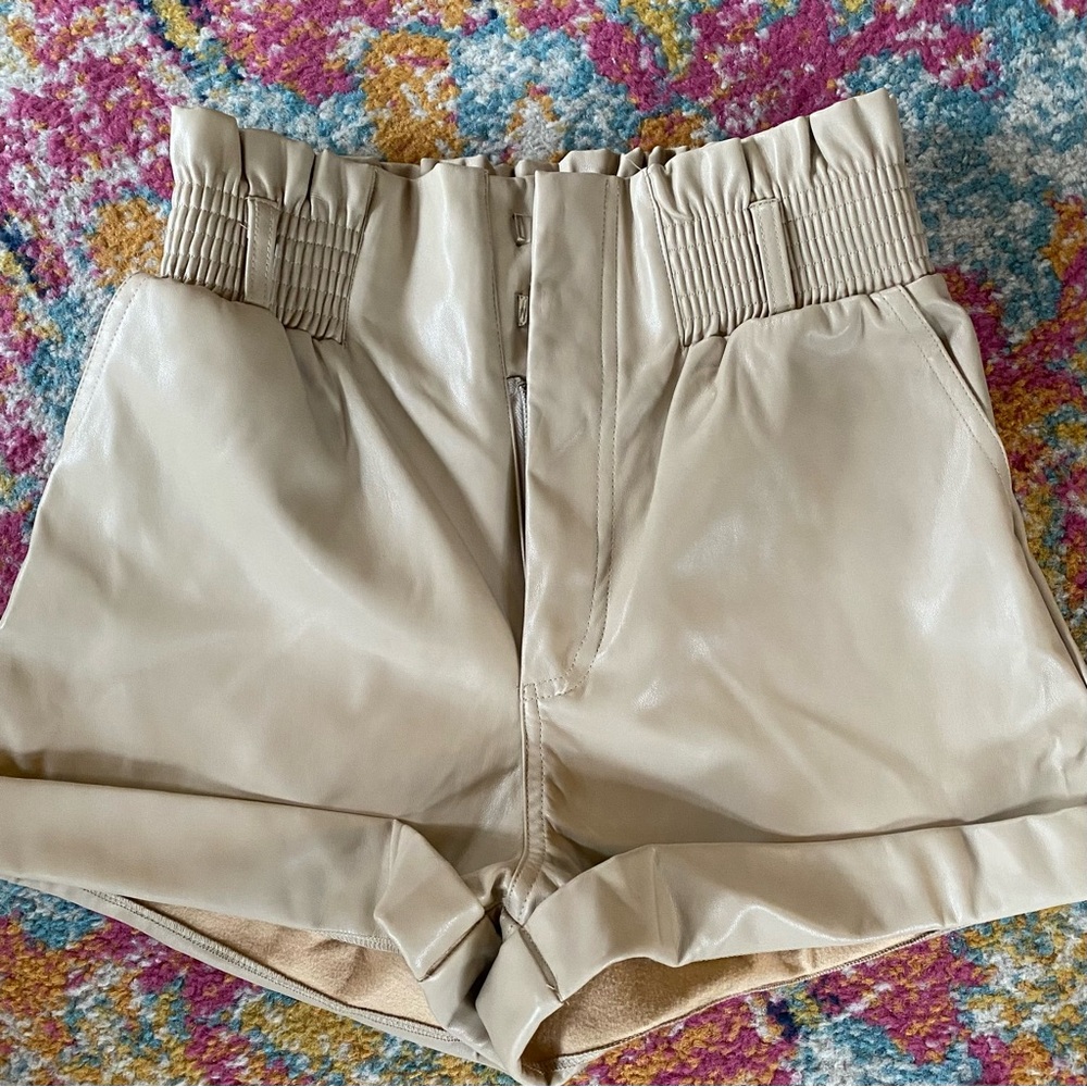 FAUX LEATHER Superdown High Paper bag Waist Beige Shorts Size Small